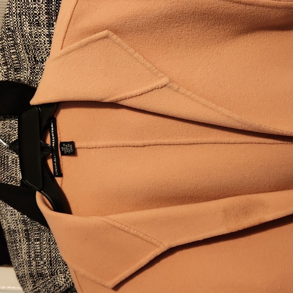 Beautiful for spring Ellen Tracy 100% wool jacket color is fabulous size 10 - Picture 2 of 2